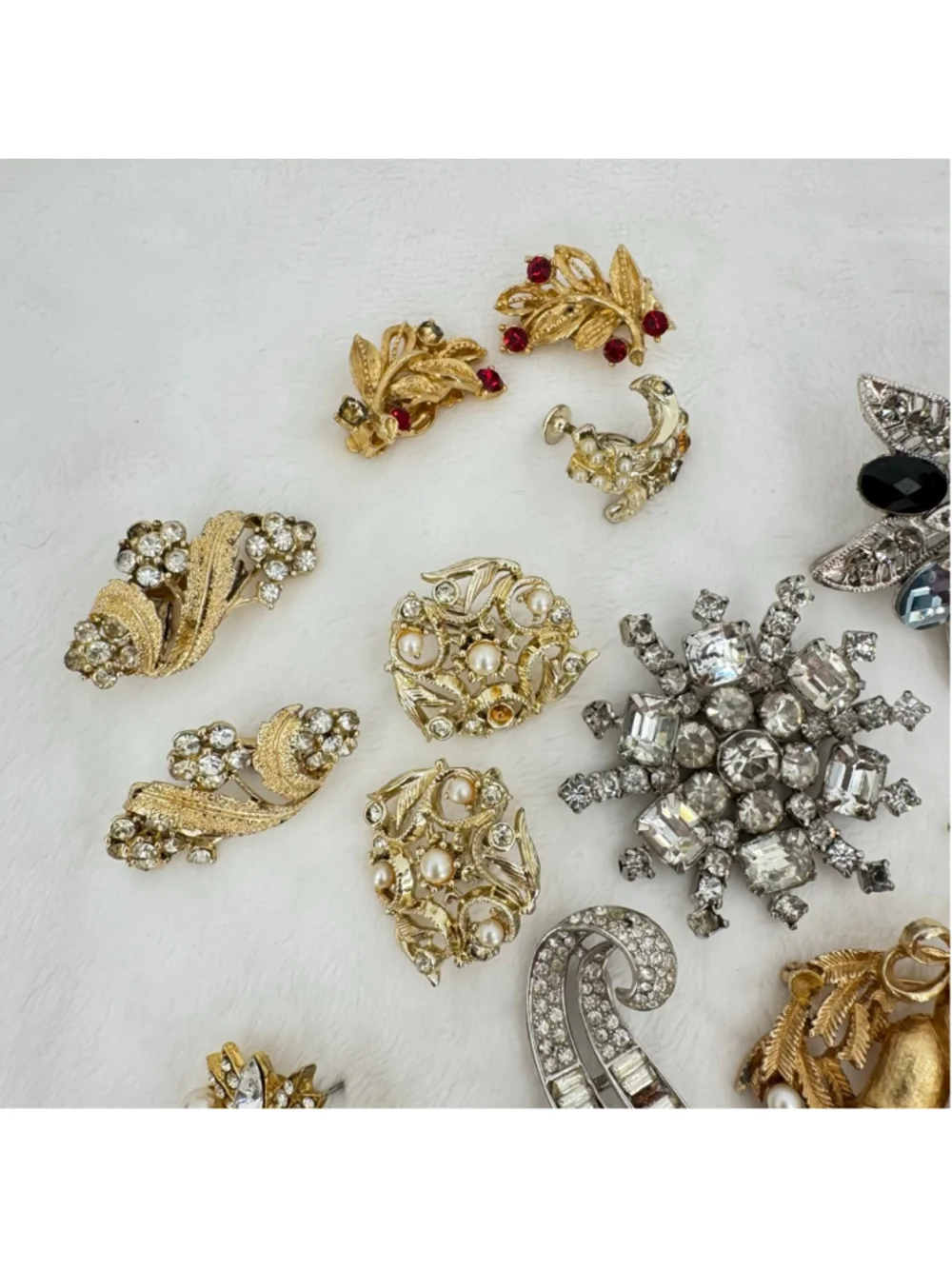 Lot of Broken Vintage Costume Jewelry for Crafting Repair Some Sarah Coventry